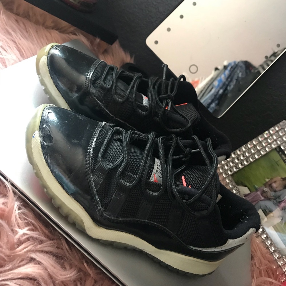 Jordan Lowtop 11s